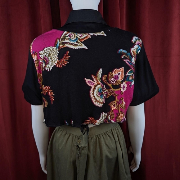 🌺🖤🌺 VELDÁ SHRUG 🌺🖤🌺 - Picture 3 of 8